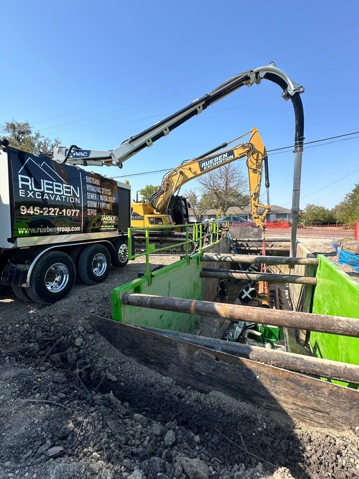 Hydrovac excavation and utility daylighting